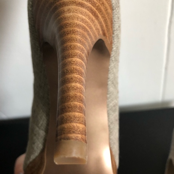 NWT Tahari Lonnie Heels Size 8 - Picture 8 of 8